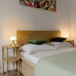 Modern In Isola-garibaldi Apartment *